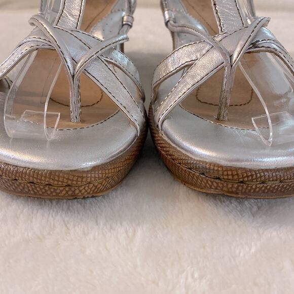 Born Silver Metallic Strappy Leather Sandals Size 8 - Picture 5 of 12